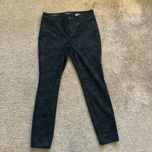 NYDJ Ami Skinny in dark camo print. Size 8.